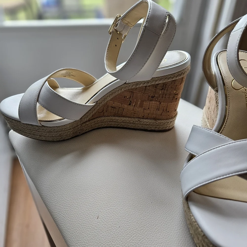 Platforms - Picture 4 of 5